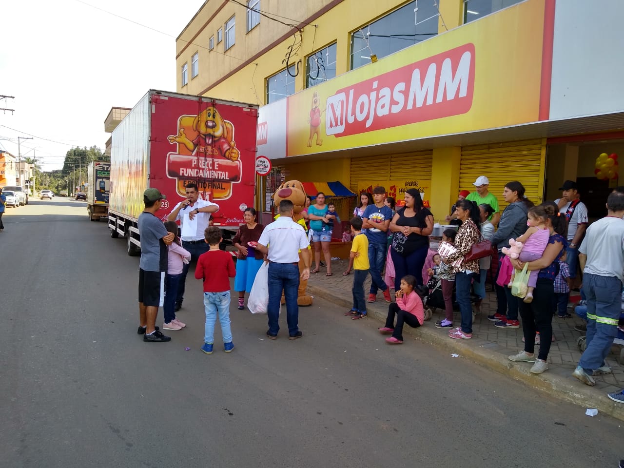 Foto 1 / Caminhão de Prêmios MM sai mais uma vez para Ipiranga