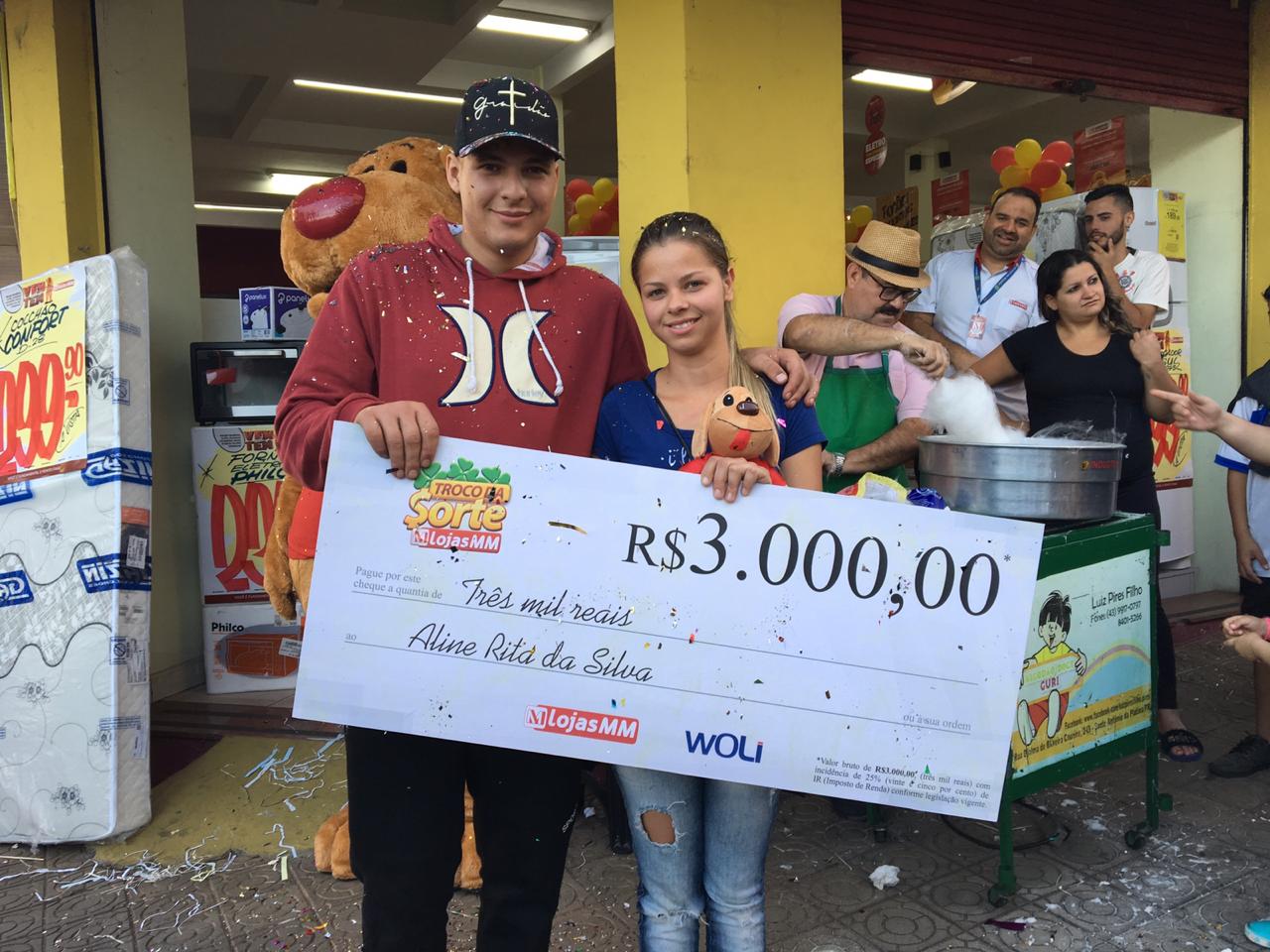 Foto 2 / Cliente ganha R$ 3 mil no Troco da Sorte da Lojas MM