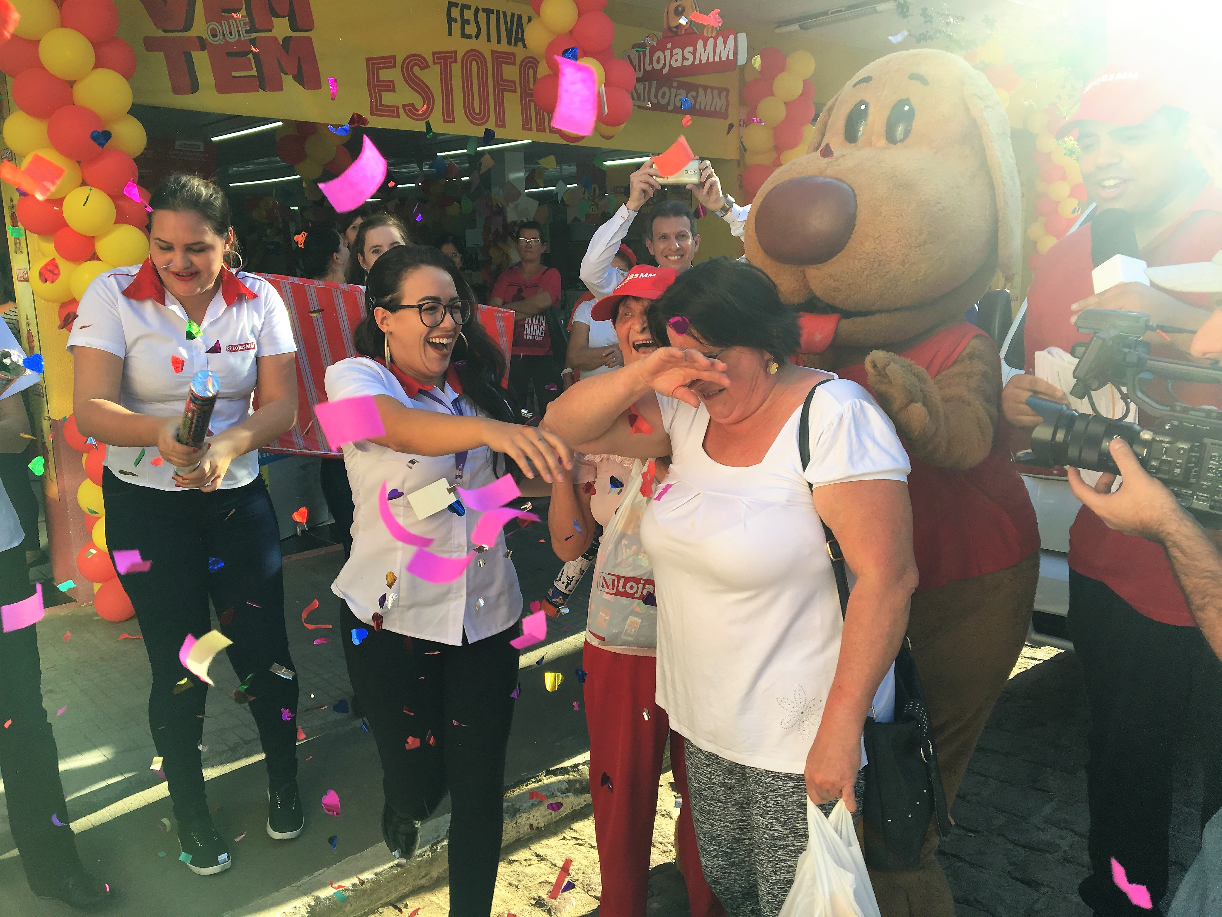 Foto 2 / Cliente de Corupá ganha Caminhão de Prêmios MM