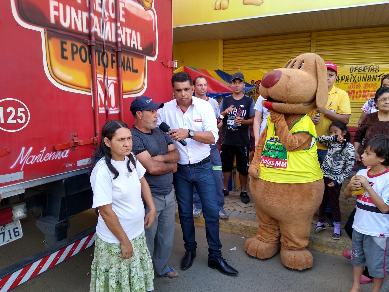 Foto 2 / Caminhão de Prêmios MM sai mais uma vez para Ipiranga