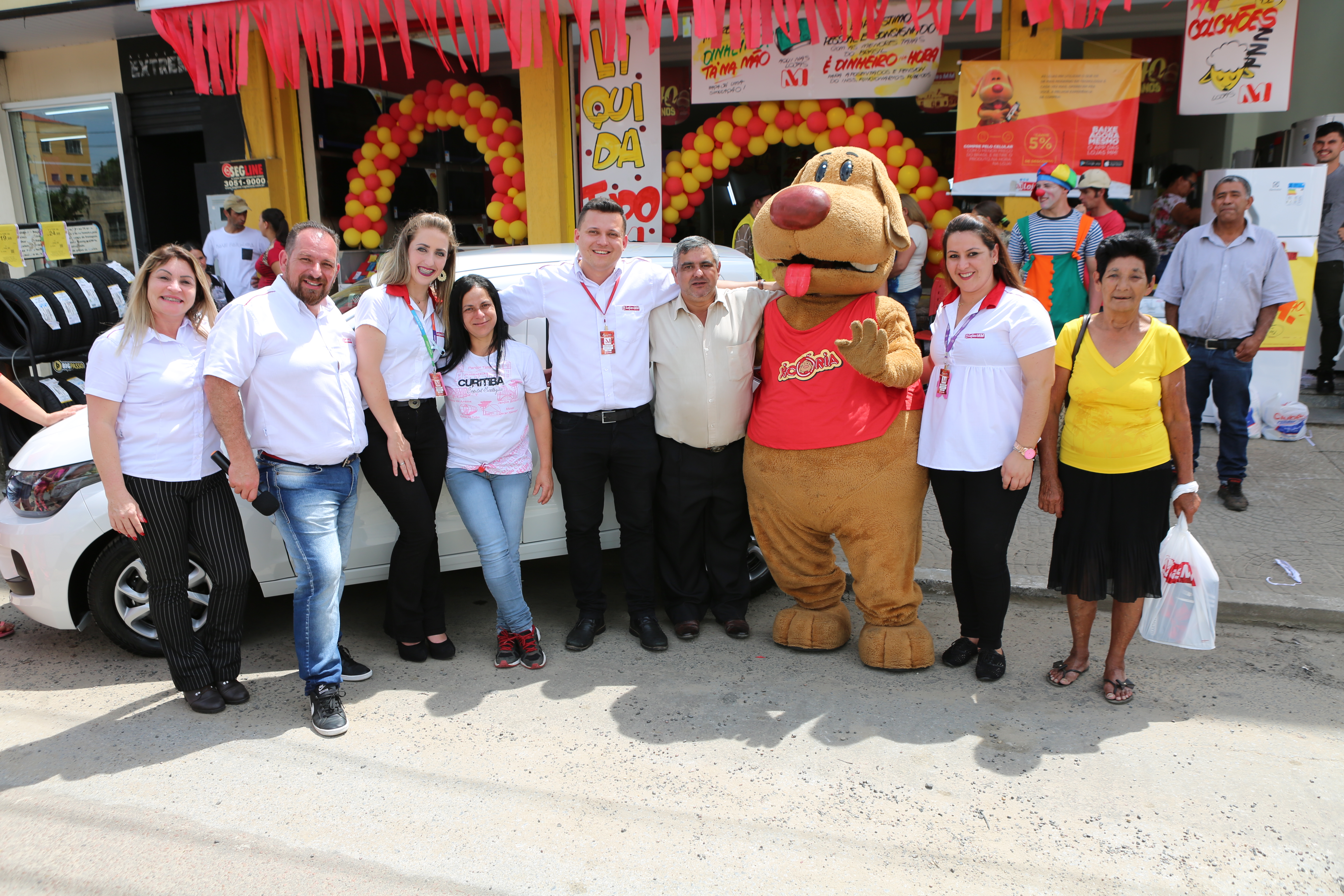 Foto 5 / MM entrega Caminhão de Prêmios e Carro Premiado para clientes