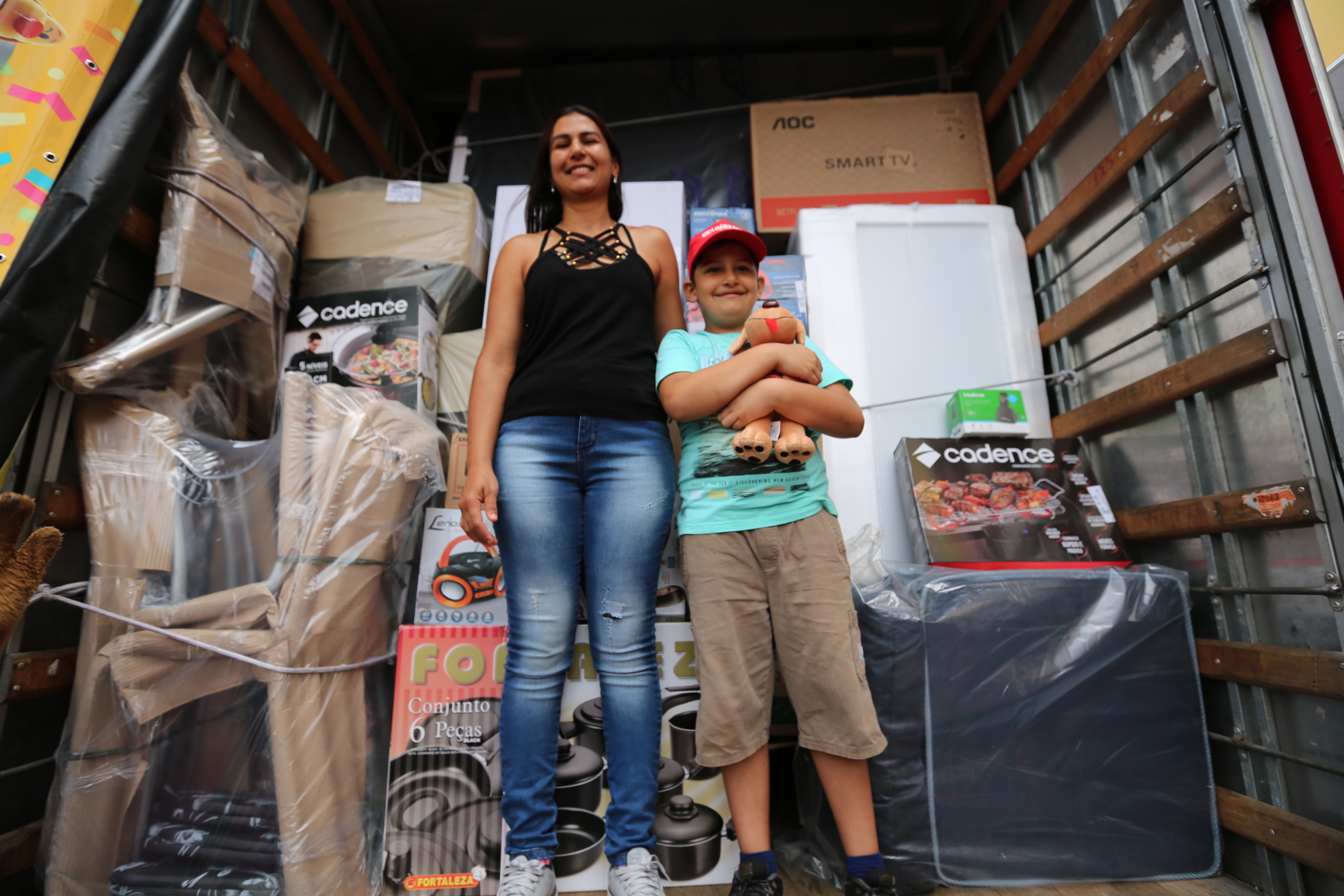 Foto 2 / MM entrega dois Caminhões de Prêmios em um só dia