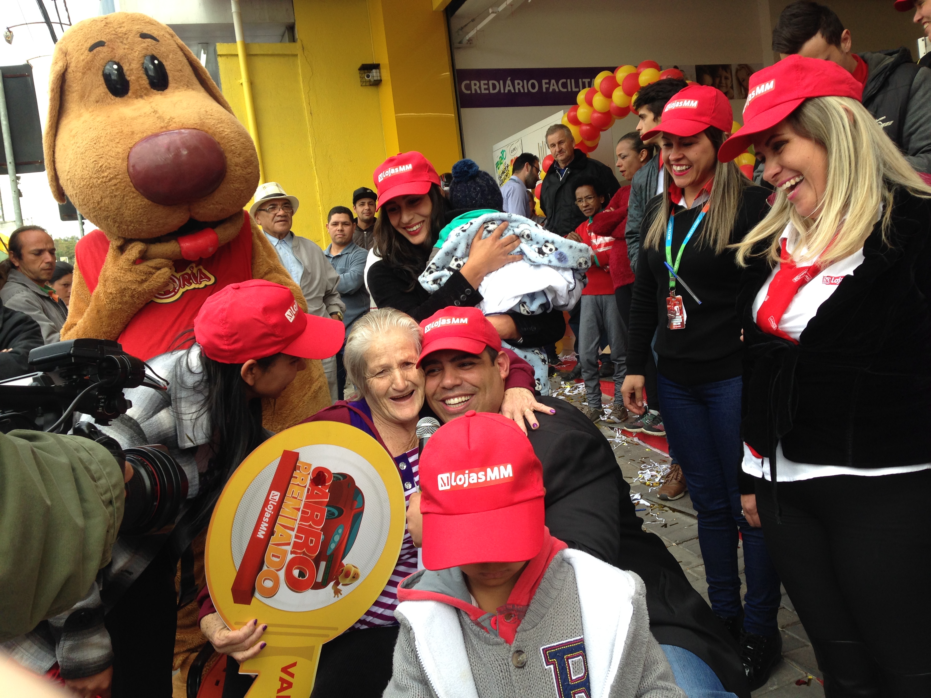 Foto 1 / Lojas MM entrega 2º carro premiado