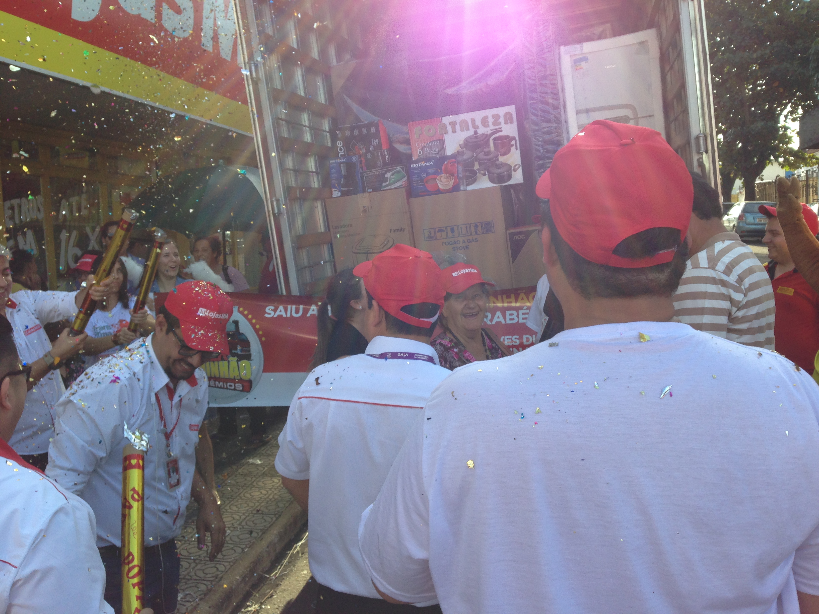Foto 1 / MM entrega Caminhão de Prêmios para cliente de Santo Antônio da Platina