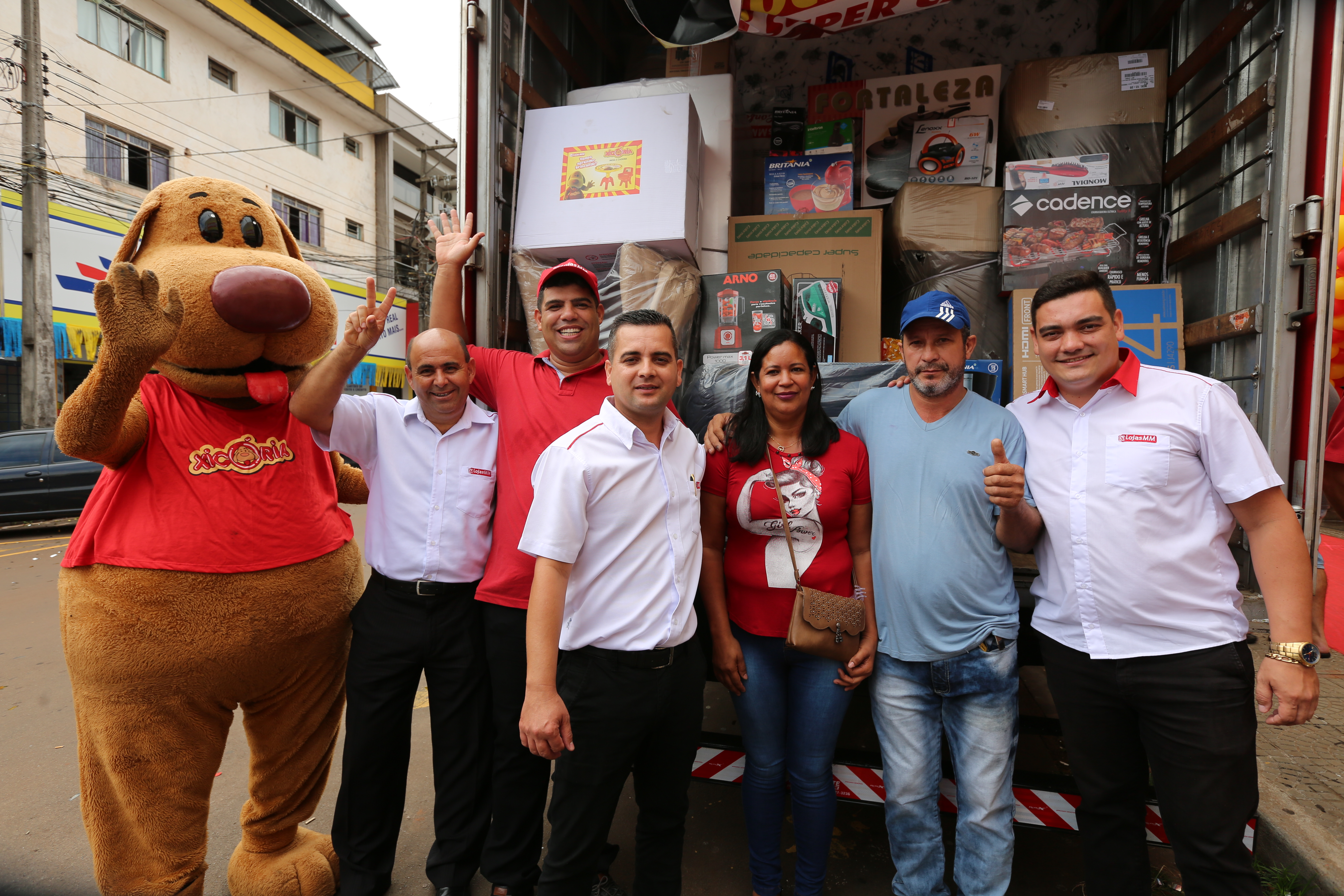 Foto 5 / MM entrega dois Caminhões de Prêmios em um só dia