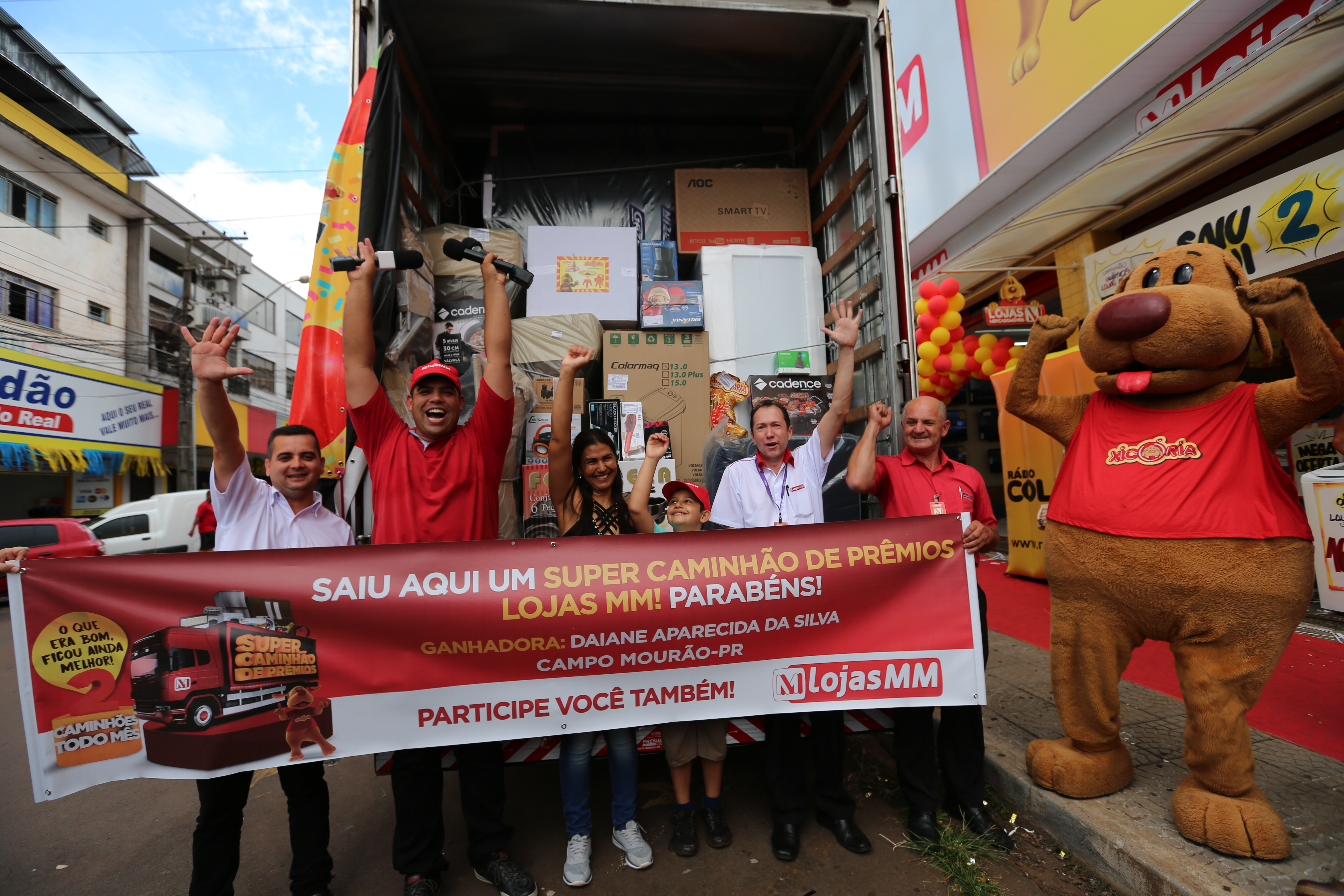 Foto 4 / MM entrega dois Caminhões de Prêmios em um só dia