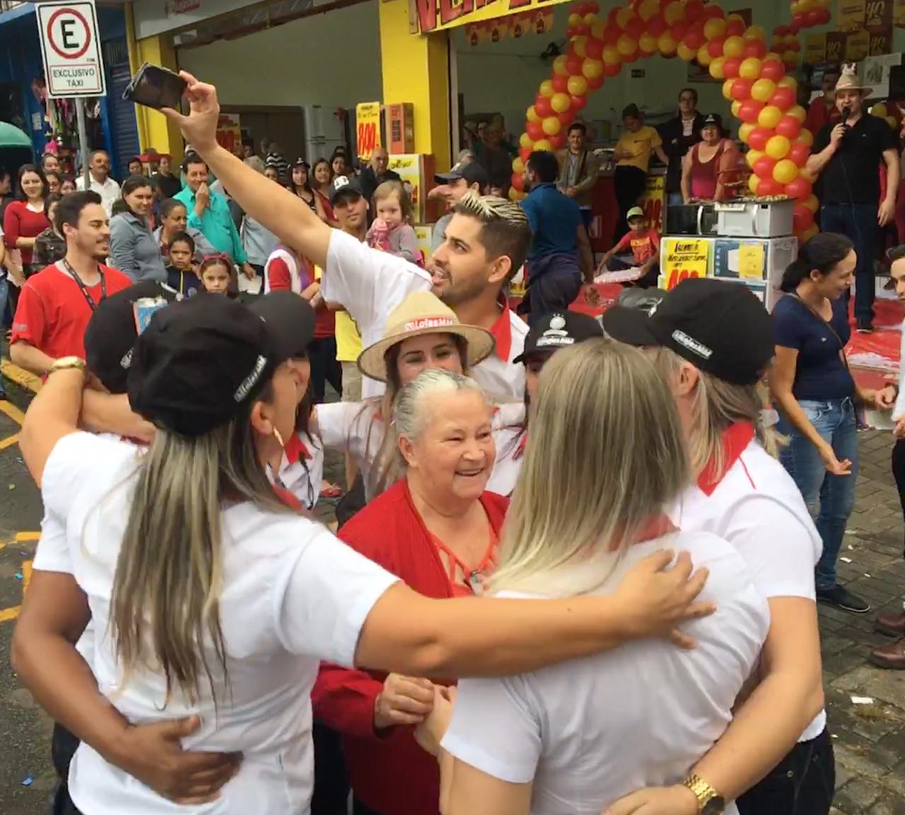 Foto 3 / Cliente de Telêmaco Borba ganha Caminhão de Prêmios MM