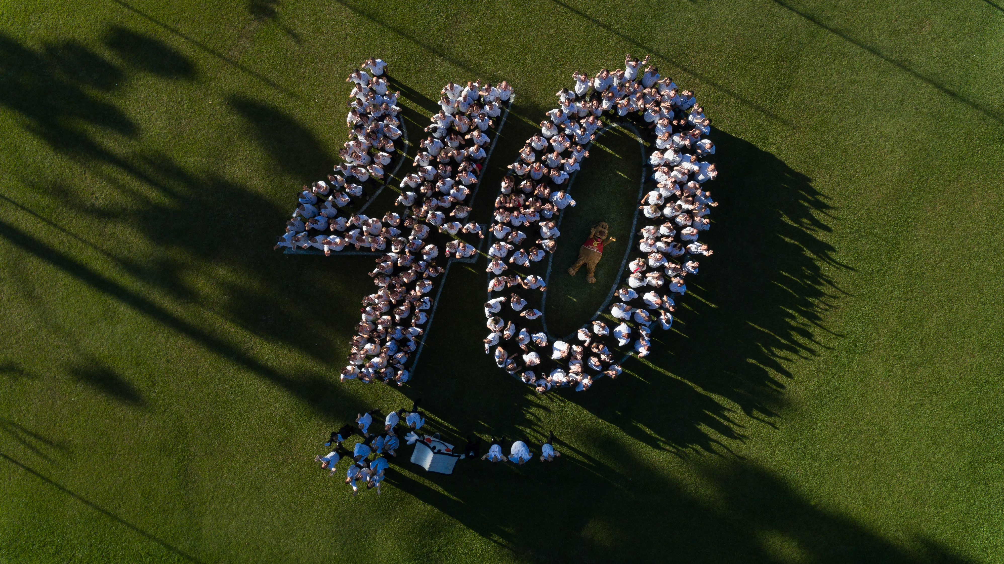 Foto 3 / Colaboradores comemoram 40 anos da Lojas MM