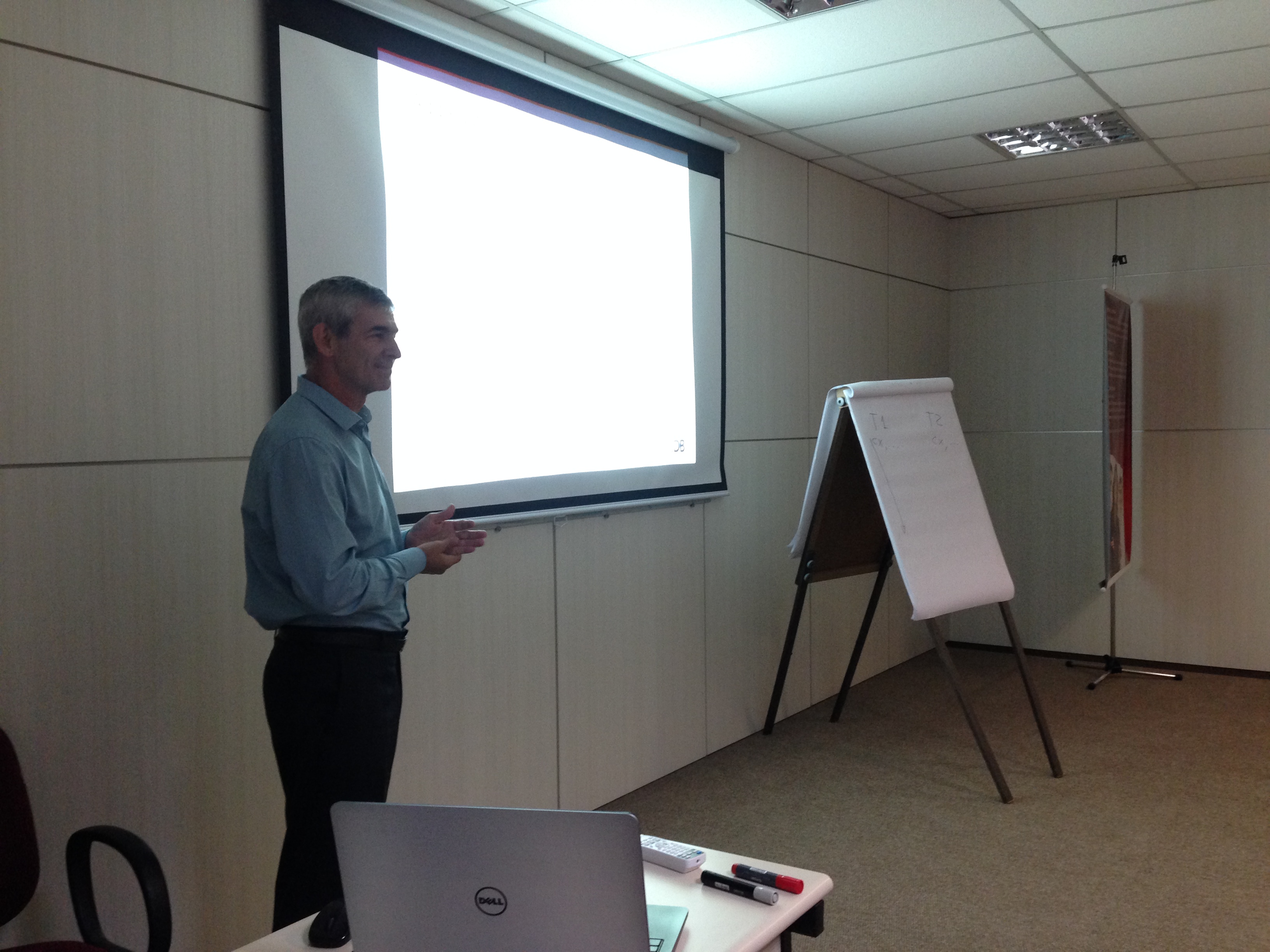 Foto 1 / Desenvolvedores realizam treinamento de Banco de Dados