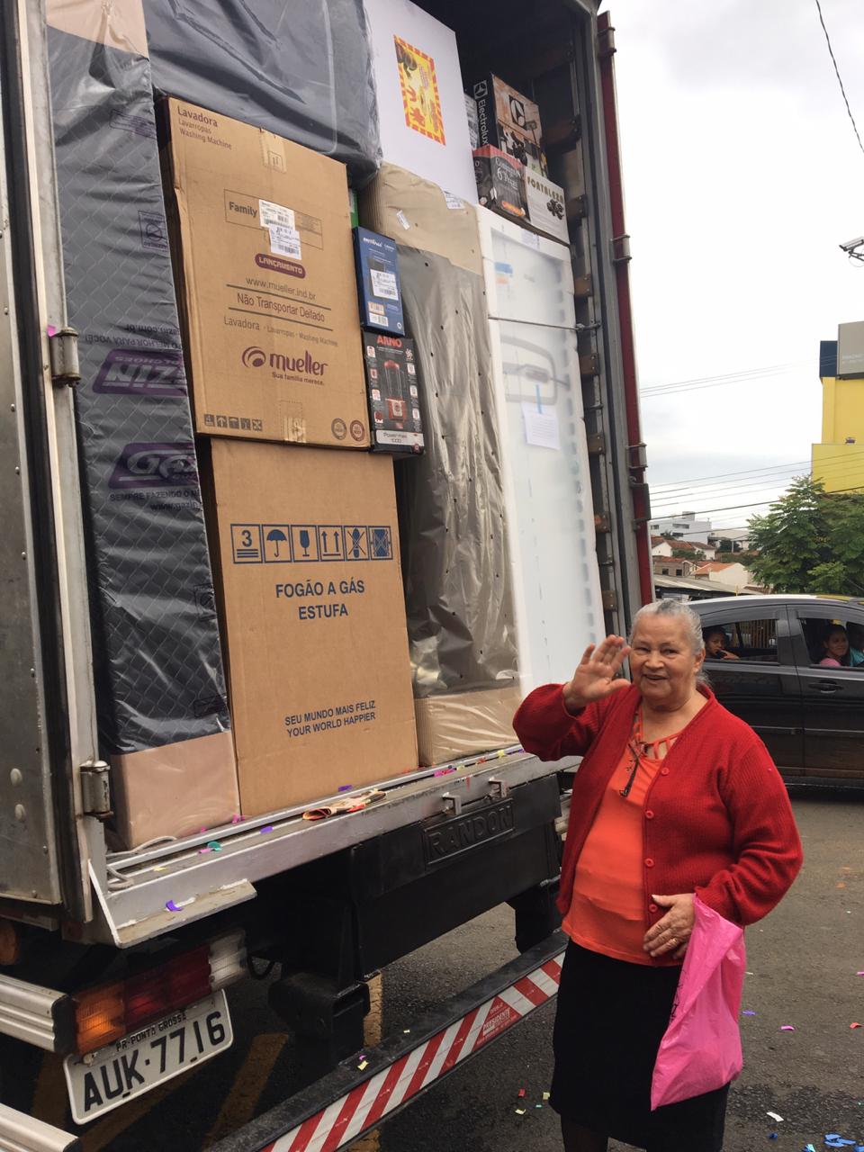 Foto 2 / Cliente de Telêmaco Borba ganha Caminhão de Prêmios MM