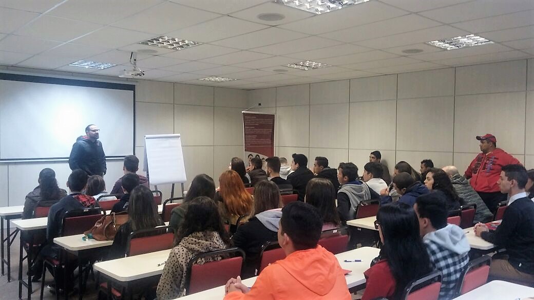 Foto 1 / Lojas MM realiza processo seletivo para Jovem Aprendiz