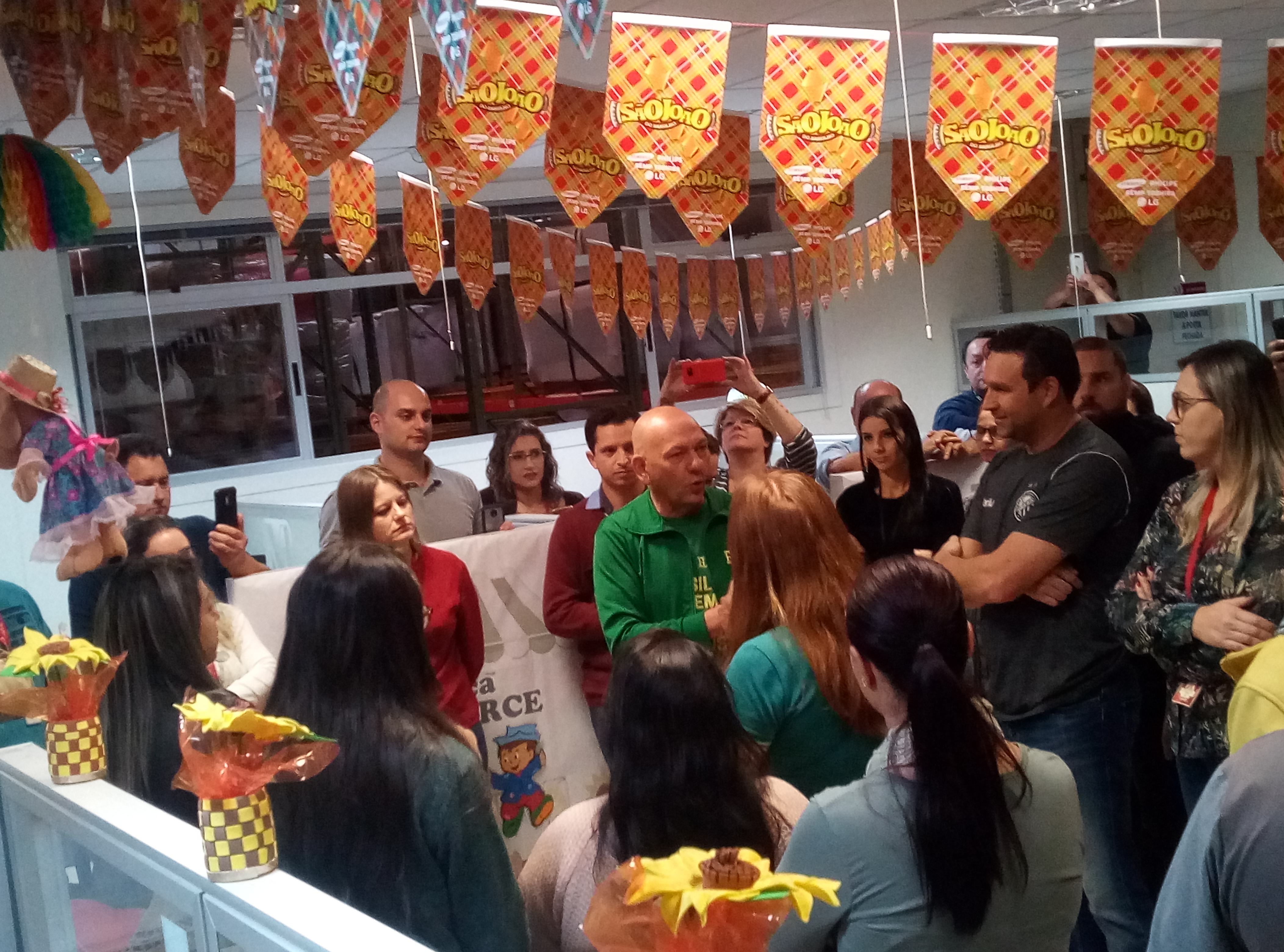 Pauliki e Hang vistoriam áreas em PG para Centro Comercial